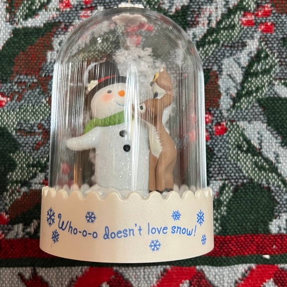 Hallmark Who-o-o Doesn’t Love Snow KOC 2012 - Picture 6 of 12